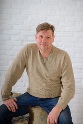 Петр Литвяк - дипломированный психолог,  психотерапевт